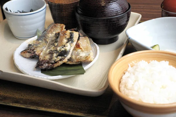 Νόστιμο Ψάρι Στη Σχάρα Shioyaki Σάμπα — Φωτογραφία Αρχείου