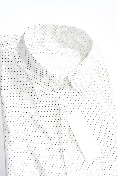 Beyaz arka plan üzerinde boş etiketi ile beyaz gömlek