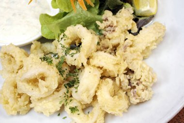 Lezzetli kızarmış kalamar plaka