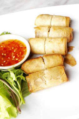 Lezzetli karides beyaz plaka rulo