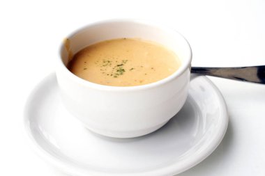 Beyaz kase Somon çorbası