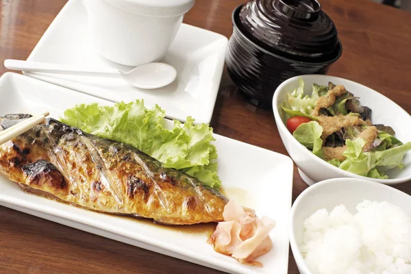 Soslu Izgara Saba balık 