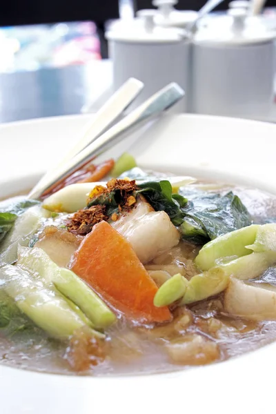 Вкусный Тайский Жареный Лапша Тарелке — стоковое фото