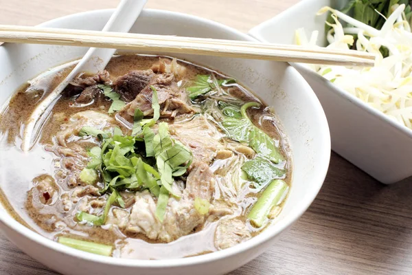 Lezzetli Tay şehriye domuz 