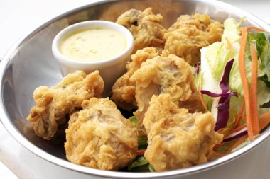 lezzetli kızarmış tavuk sosu ile