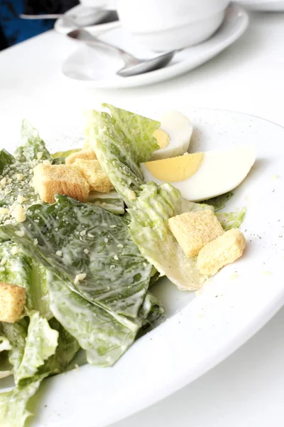 Deliciosa Salada Caesar Prato — Fotografia de Stock