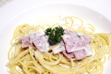 Spagetti Carbonara jambon ile arka plan kapatın