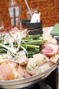 Japon tarzı ile tavuk güveç.