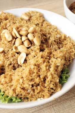 Yayın balığı Tay tarzında çıtır çıtır patates kızartması 