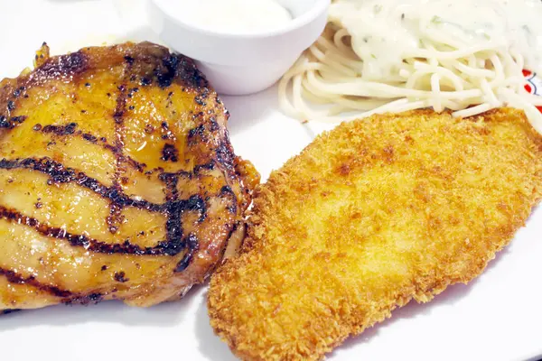 Csirke Steak Sült Hal Közelről Háttér — Stock Fotó