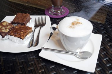 Kek ve kahve kahvaltı için