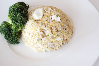 Yengeç kızarmış pilav