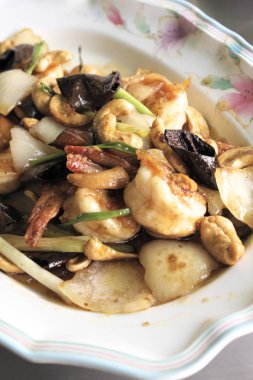 Kızarmış karides ile kaşu nut.f