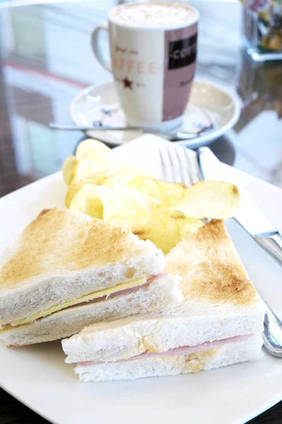 Sandwich Schinken Käse Mit Kaffee — Stockfoto