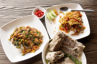 Pirinç ve çeşitli gıda Tayland