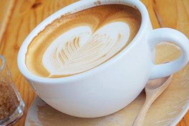 Sıcak Latte yakın çekim 