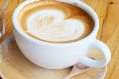 Sıcak Latte yakın çekim 