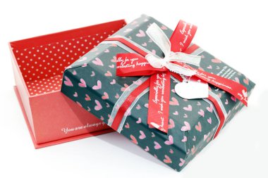 Kırmızı aşk kutusunu kapatın 