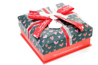 Kırmızı aşk kutusunu kapatın 