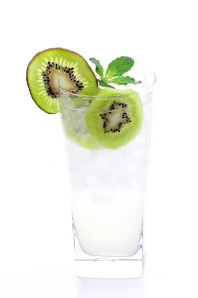 Acqua Gassata Kiwi Vicino — Foto Stock