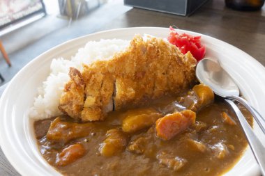 Japonya için domuz eti ile kızarmış pilav köri.