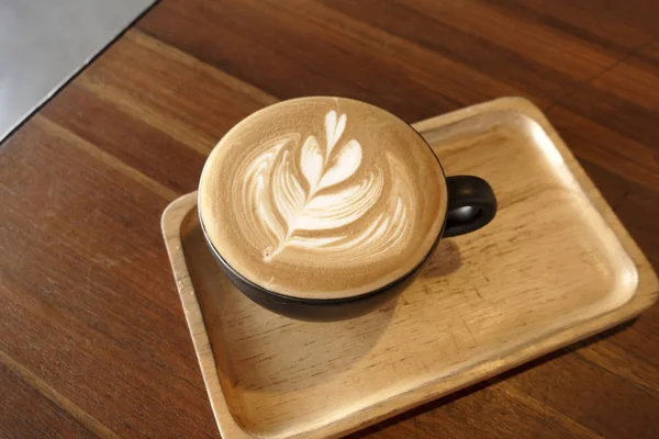 Latte Coffee Auf Einem Holztisch — Stockfoto