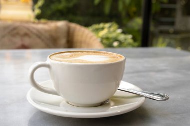 Mermer masada aromatik latte kahve