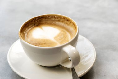 Mermer masada aromatik latte kahve