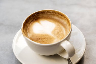 Mermer masada aromatik latte kahve