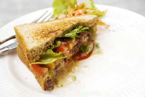 Petit Déjeuner Sandwichs Bacon Fromage Légumes Sur Table Marbre — Photo