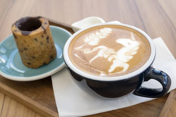 Latte Caliente Con Galletas Una Mesa Madera —  Fotos de Stock