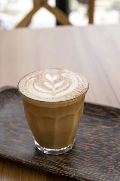 Heißer Latte Auf Einem Holztisch — Stockfoto