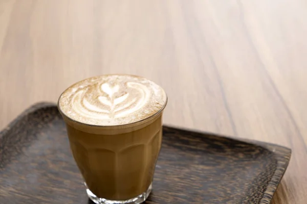 Latte Quente Uma Mesa Madeira — Fotografia de Stock