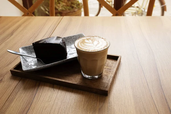 Hot Latte Latte Art Pattern Beautiful Cakes Wooden Table — Stock Photo, Image
