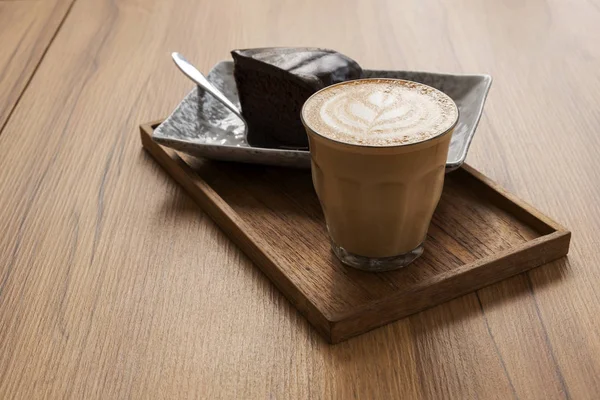 Latte Quente Latte Art Pattern Bonito Com Bolos Uma Mesa — Fotografia de Stock