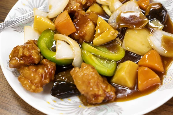 豚肉の甘酸っぱい野菜の揚げ物 中華料理 — ストック写真