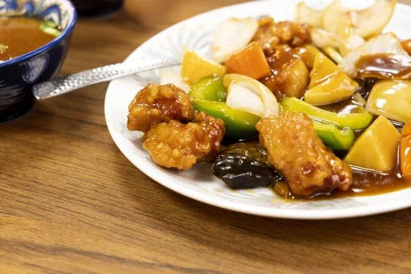 豚肉の甘酸っぱい野菜の揚げ物 中華料理 — ストック写真