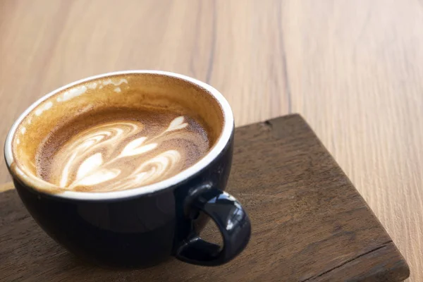 Warme Koffie Een Houten Tafel — Stockfoto