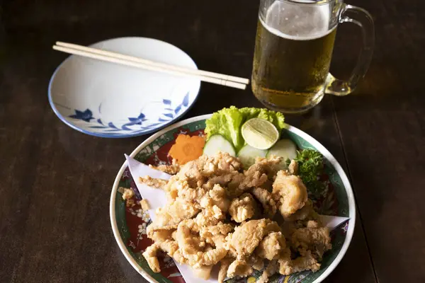 Japanese Fried Squid Cold Beer Table Restaurant — Stock Photo, Image