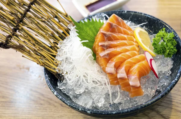 Somon Sashimi Gheață Într Castron Într Restaurant — Fotografie, imagine de stoc