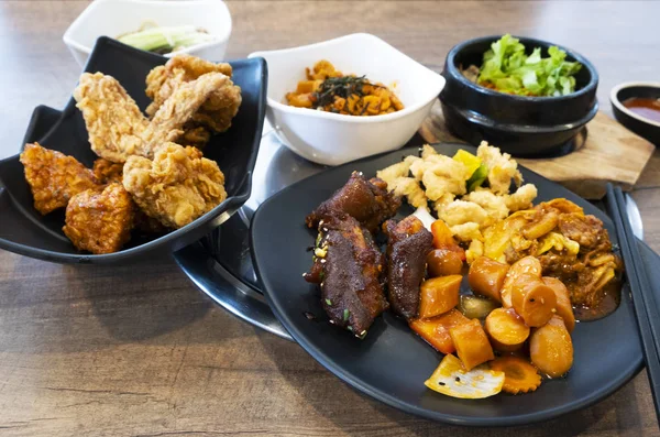 Varios Alimentos Coreanos Mesa —  Fotos de Stock