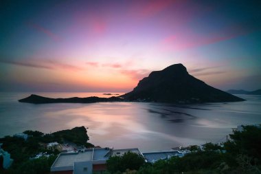 Telendos Adası'nda Dusk, Kalymnos, Yunanistan.