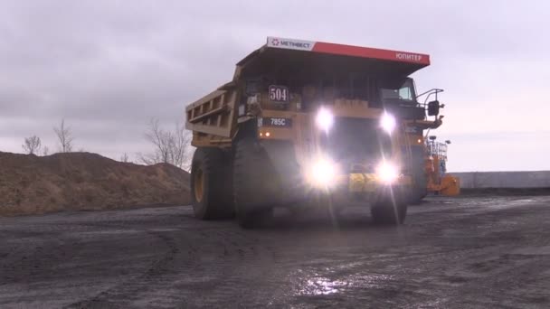 Career Dump Truck Goes Iron Ore Loading — Stock Video