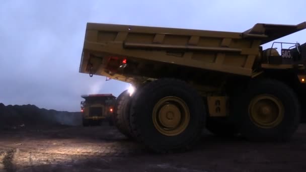 Huge Dump Truck Coming Back — Stock Video