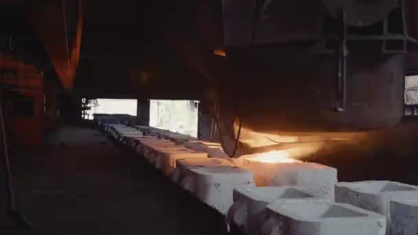 Demir Dökümhanesi Döküm Çelik Kepçe Kalıpları — Stok video