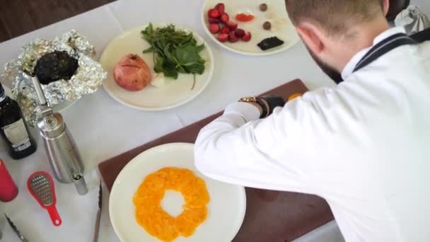 Chef Cozinha Prato Legumes Frescos — Vídeo de Stock