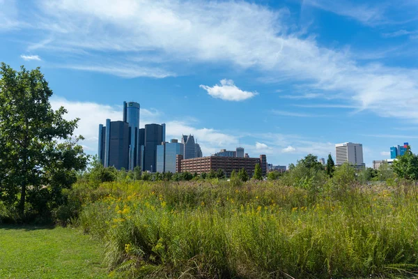 Detroit, Mi - 7 de septiembre de 2019: Ciudad de Detroit skyline desde Rive — Foto de Stock