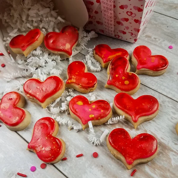 Closeup of mini heart watercolor sugar cookies in  a gift box — Stock Photo, Image