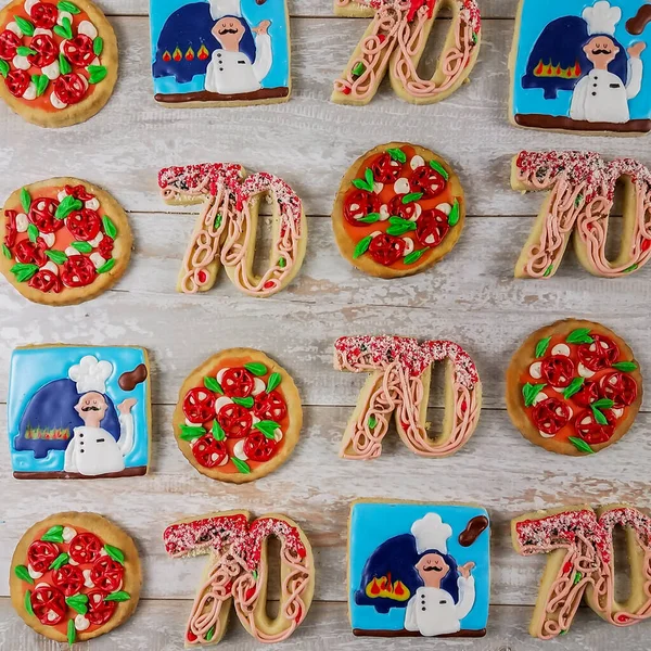 Gros plan de biscuits au sucre sur le thème italien anniversaire pour une fête — Photo