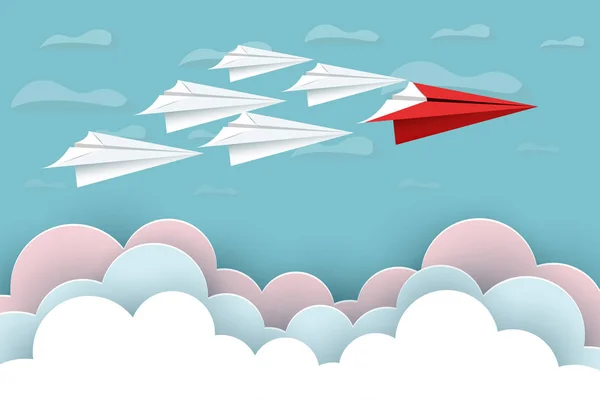Паперовий літак червоно-білий летить в небо між хмарами — стоковий вектор
